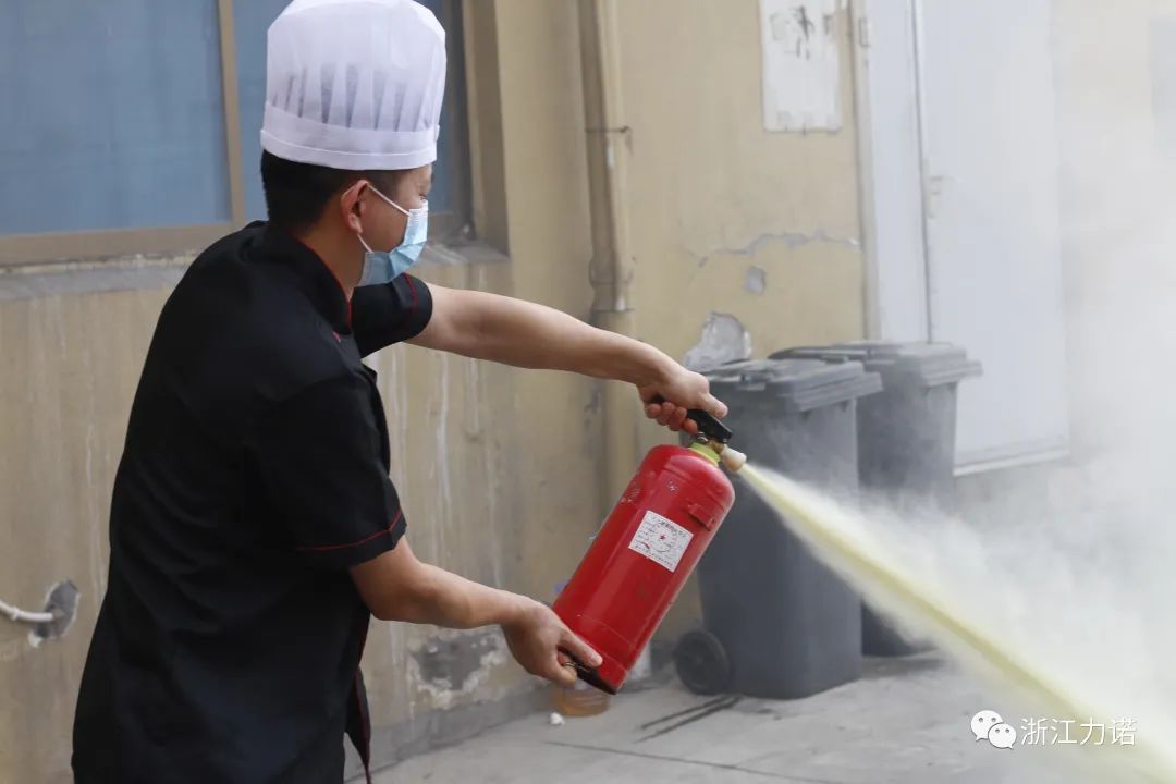 安全活动月 | 浙江z6com尊龙开展食堂消防安全演练